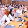 Các đại biểu thông qua chương trình kỳ họp thứ tư HĐND thành phố Hà Nội. (Ảnh: Văn Điệp/TTXVN)