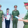 Cơ quan cảnh sát điều tra Công an tỉnh Tây Ninh đọc lệnh bắt tạm giam bị can Đặng Thị Huỳnh Như. (Ảnh: TTXVN phát)