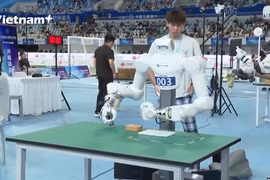  Robot hình người tranh tài với những thử thách mô phỏng đời thực 