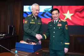 Đại tướng Phan Văn Giang và Bộ trưởng Bộ Quốc phòng Liên bang Nga Andrey Belousov. (Ảnh: Thu Trang/Vietnam+)