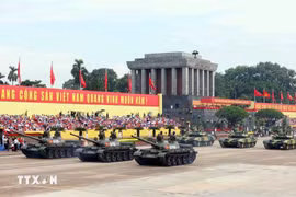 Khối xe Tăng thiết giáp diễu binh trên Quảng trường Ba Đình. (Ảnh: Phạm Kiên/TTXVN)