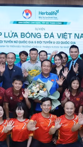 Herbalife Việt Nam 'tiếp sức' cho đội tuyển Nữ Việt Nam và đội tuyển U23 Việt Nam trước thềm ASIAD 2026. (Ảnh: VFF)
