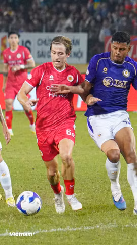Trận 'derby Thủ đô' giữa Công an Hà Nội (áo đỏ) và Hà Nội FC sẽ là tâm điểm ở vòng 4 V-League 2026/27. (Ảnh: Việt Anh/Vietnam+)