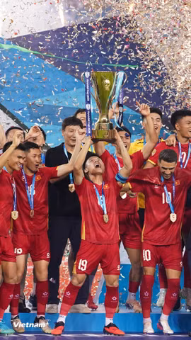 Quang Hải cùng đội tuyển Việt Nam bảo vệ thành công chức vô địch ASEAN Cup 2026. (Ảnh: Việt Anh/Vietnam+)