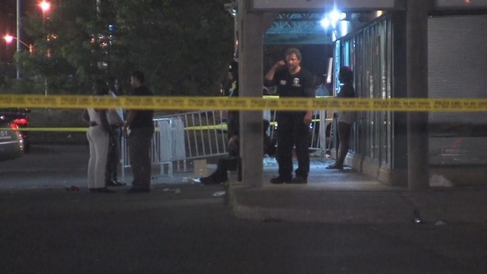 Trao đổi với Đài phát thanh truyền hình Canada, quan chức Sở cảnh sát Toronto cho biết đã xảy ra một cuộc cãi vã trong hộp đêm, sau đó dẫn đến nổ súng. (Nguồn: CP24/TTXVN)