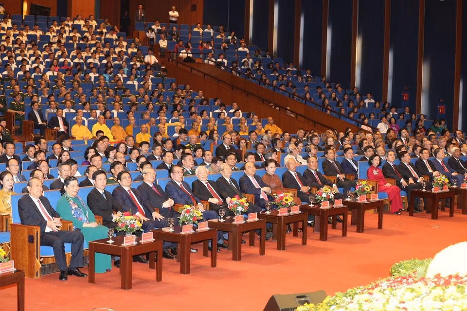 Tổng Bí thư, Chủ tịch nước Nguyễn Phú Trọng, Thủ tướng Nguyễn Xuân Phúc, Chủ tịch Quốc hội Nguyễn Thị Kim Ngân và các đồng chí lãnh đạo, nguyên lãnh đạo Đảng, Nhà nước dự Lễ kỷ niệm. (Ảnh: Trí Dũng/TTXVN)