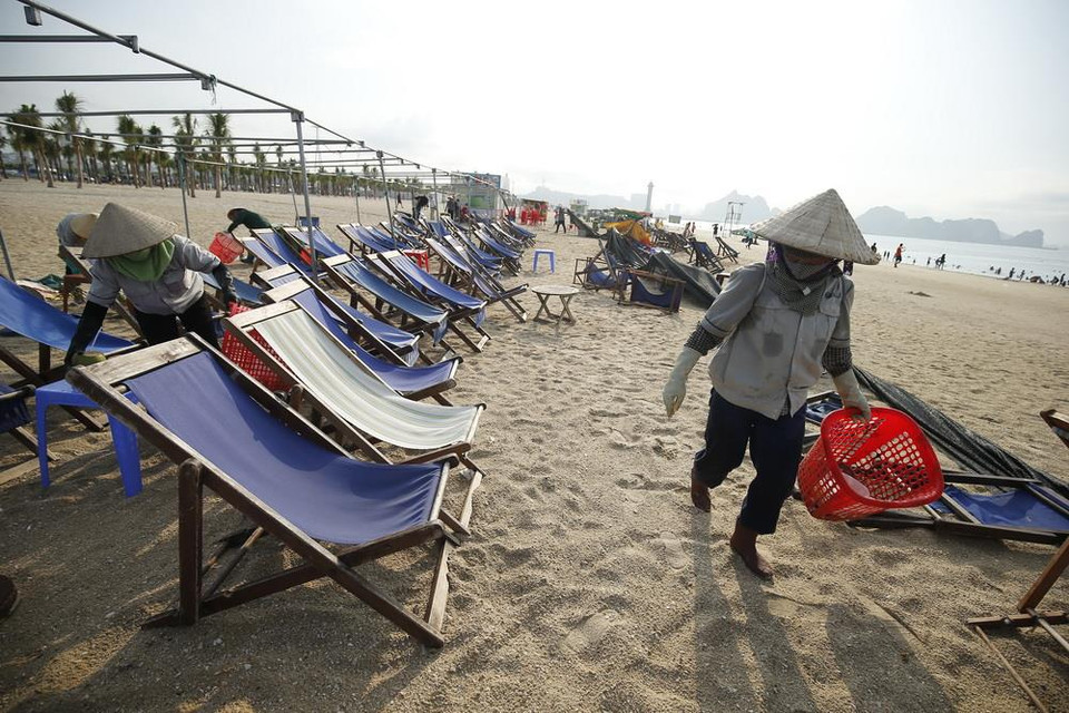 Sau ngày 1/9, Ban Quản lý vịnh Hạ Long sẽ thành lập các đoàn kiểm tra liên ngành để kiểm tra, giám sát thực hiện việc ngừng sử dụng sản phẩm nhựa dùng một lần ở các điểm kinh doanh, dịch vụ trên vịnh Hạ Long. (Nguồn: Vietnam+)