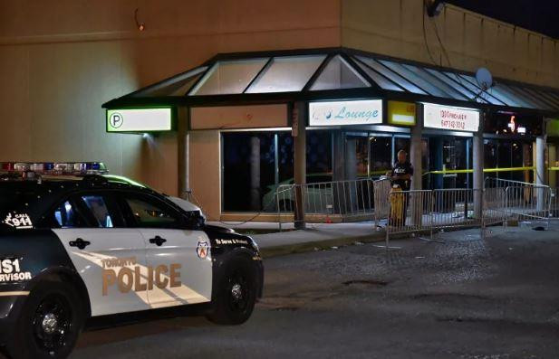 Cảnh sát phong tỏa hiện trường vụ xả súng tại hộp đêm ở thành phố Toronto ngày 5/8/2019. (Nguồn: TheWorldNews.net)