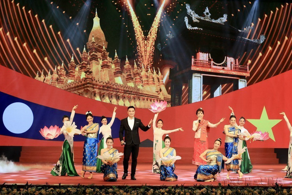 Lễ kỷ niệm 60 năm Ngày thiết lập quan hệ ngoại giao (5/9/1962-5/9/2022), 45 năm Ngày ký Hiệp ước Hữu nghị và Hợp tác Việt Nam-Lào (18/7/1977-18/7/2022) được tổ chức trọng thể tại Thủ đô Hà Nội. (Ảnh: Lâm Khánh/TTXVN)