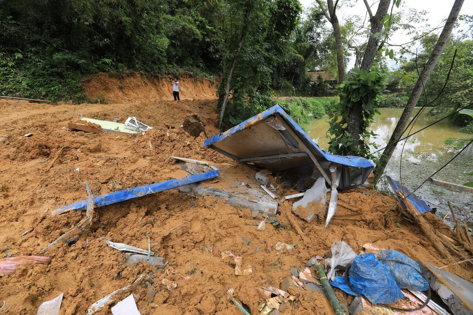 Hiện trường vụ sạt lở đất làm 2 người chết tại xóm Má Mư, xã Cuối Hạ, huyện Kim Bôi (Hòa Bình). (Ảnh: Trọng Đạt/TTXVN)