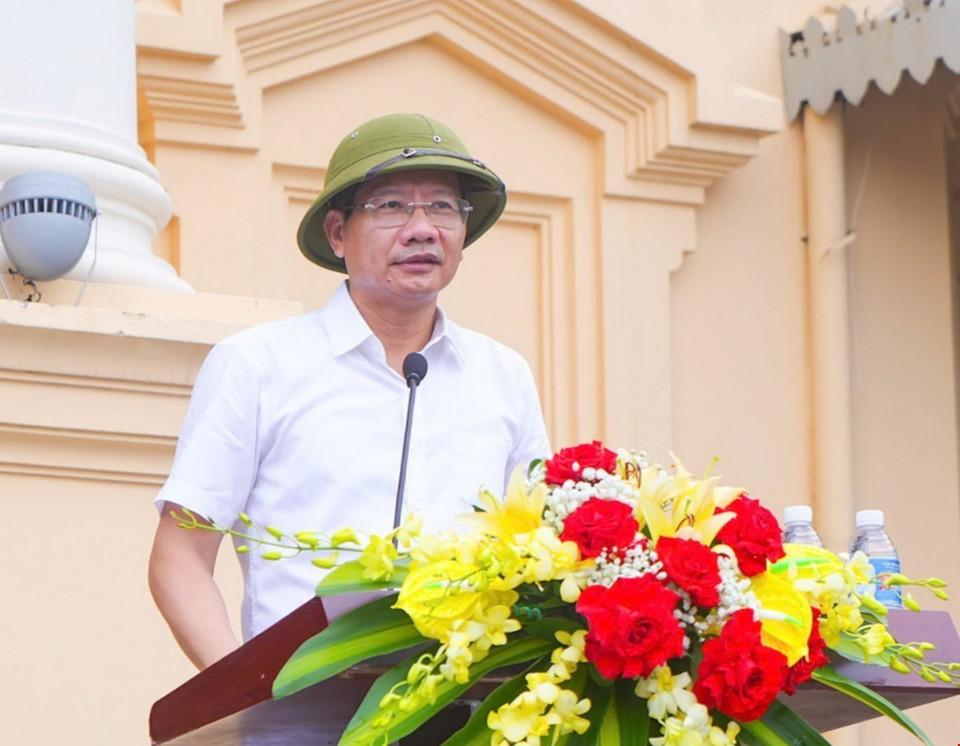 Ông Lê Anh Quân, Phó Chủ tịch Thường trực Ủy ban Nhân dân thành phố Hải Phòng, phát biểu tại lễ ra quân. (Ảnh: Hoàng Ngọc/TTXVN)