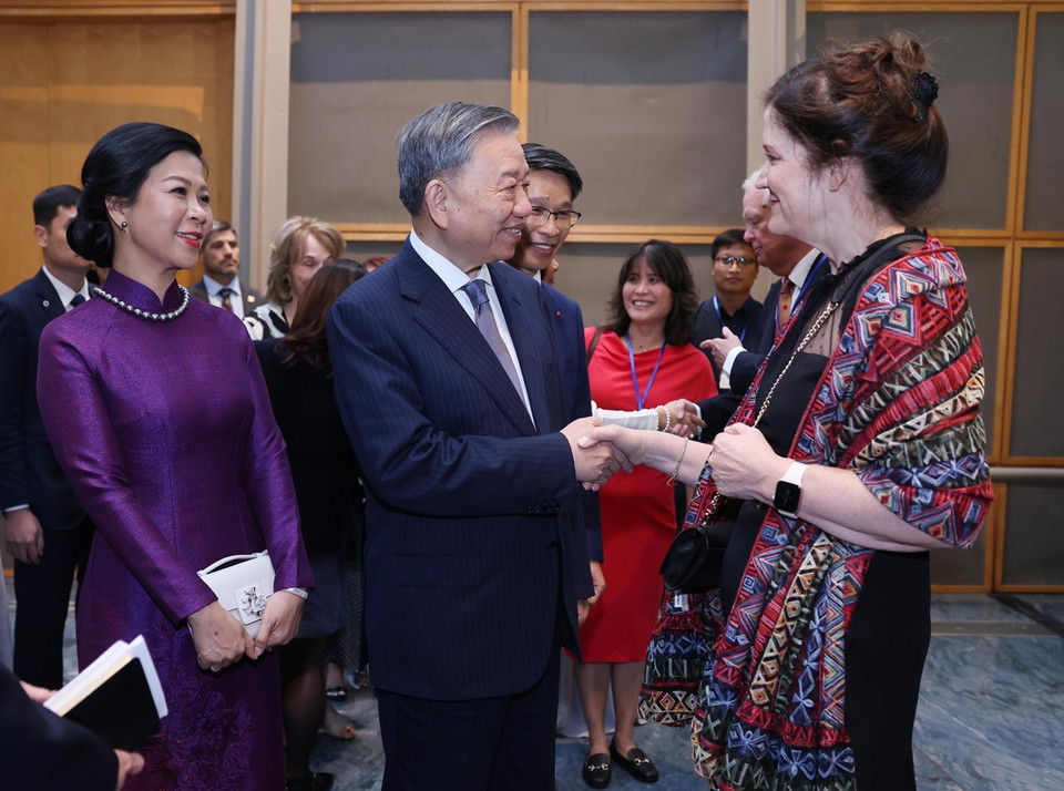 Tổng Bí thư, Chủ tịch nước Tô Lâm và Phu nhân với các đại biểu dự Lễ kỷ niệm 1 năm Đối tác Chiến lược Toàn diện Việt Nam-Hoa Kỳ. (Ảnh: Lâm Khánh/TTXVN)