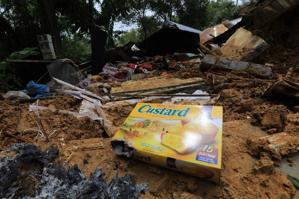 Hiện trường vụ sạt lở đất làm 2 người chết tại xóm Má Mư, xã Cuối Hạ, huyện Kim Bôi (Hòa Bình). (Ảnh: Trọng Đạt/TTXVN)