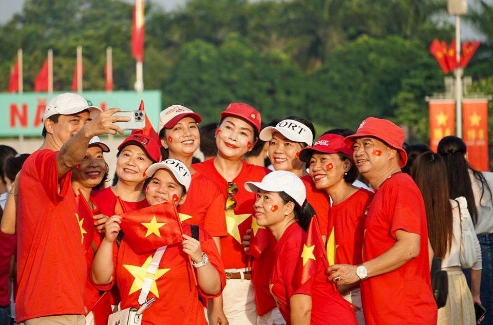 Cùng lưu lại kỷ niệm trong ngày Quốc khánh 2/9. (Ảnh: Khánh Hòa/TTXVN)