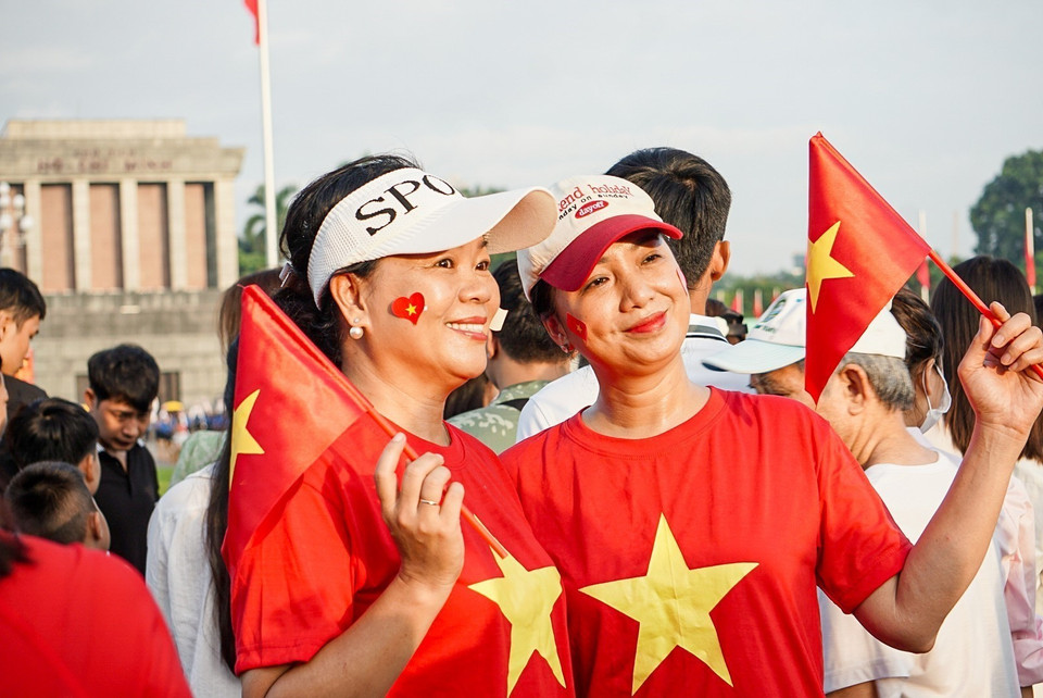 Người dân hân hoan trong ngày Quốc khánh 2/9. (Ảnh: Khánh Hòa/TTXVN)