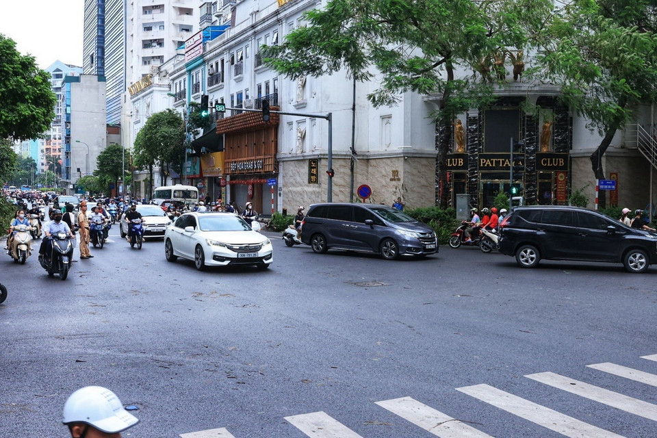 Các ngã tư thông thoáng khi có lực lượng cảnh sát giao thông điều tiết. (Ảnh: Tuấn Anh/TTXVN)