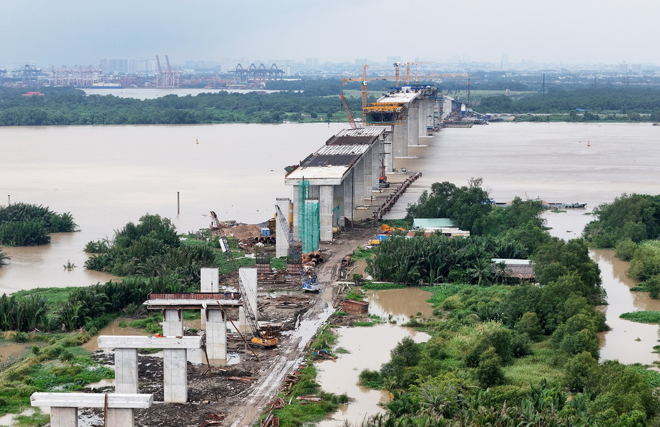 Cầu Nhơn Trạch phấn đấu hoàn thành đúng dịp 30/4/2025. (Ảnh: Hồng Đạt/Vietnam+)
