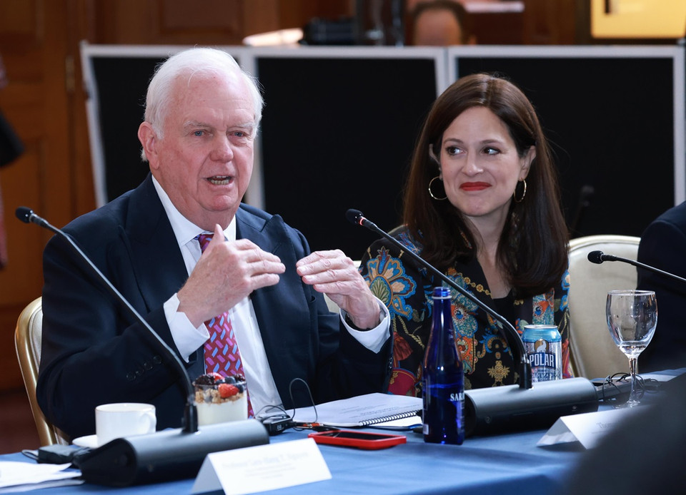 Ông Thomas Vallely, Chuyên gia về Việt Nam của Đại học Columbia (Hoa Kỳ) phát biểu. (Ảnh: Lâm Khánh/TTXVN)