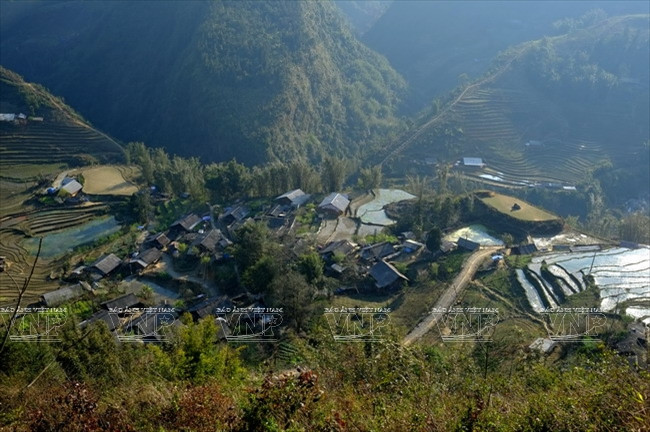 Cát Cát, một bản nhỏ của bà con dân tộc Mông, cách thị trấn Sa Pa 2km, nơi du khách được tìm hiểu văn hóa của người dân bản địa gắn với thiên nhiên hoang sơ. (Ảnh: Nguyễn Thắng/Báo ảnh Việt Nam)