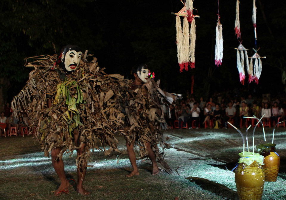 Hóa trang trong đêm hội. (Ảnh: Dương Giang/TTXVN)