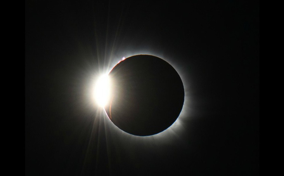 Ngày 20/3, hình ảnh nhật thực toàn phần được chụp tại Na Uy. (Nguồn: Xinhua)