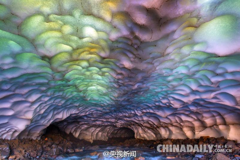 Ánh sáng trong động là hoàn toàn tự nhiên, do sự khúc xạ của ánh sáng Mặt Trời. (Nguồn: CCTV)