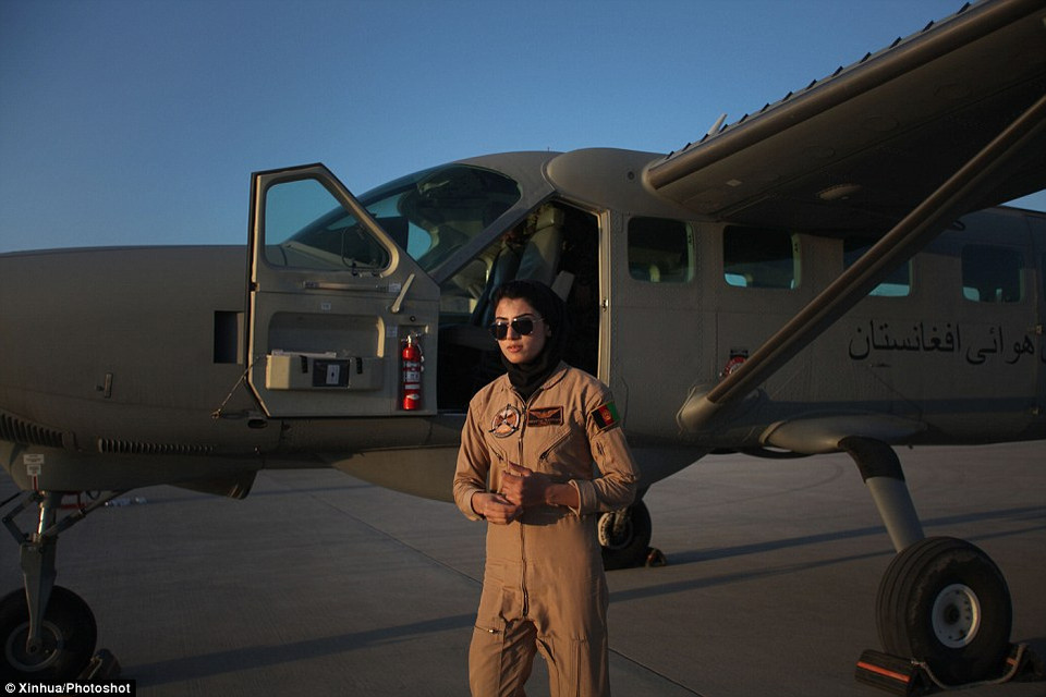 Rahmani nói rằng cô đang giúp người cha của mình thực hiện giấc mơ làm phi công dang dở cách đây 40 năm. (Nguồn: Xinhua)