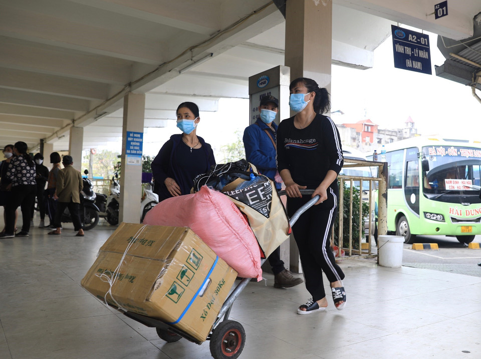 Lượng khách đến Bến xe Giáp Bát giảm hẳn so với cùng kỳ mọi năm. (Ảnh: Hoàng Hiếu/TTXVN)