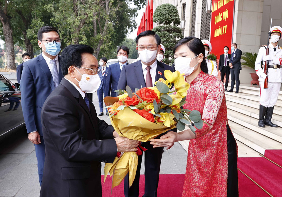 Chiều 8/1, tại Nhà Quốc hội, Chủ tịch Quốc hội Vương Đình Huệ hội kiến Thủ tướng Lào Phankham Viphavanh đang trong chuyến thăm chính thức Việt Nam. (Ảnh: Doãn Tấn/TTXVN)