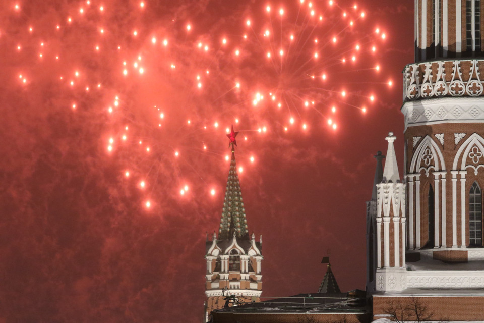 Pháo hoa chào mừng Năm mới 2022 trên quảng trường Đỏ. (Ảnh: Trần Hiếu/TTXVN)