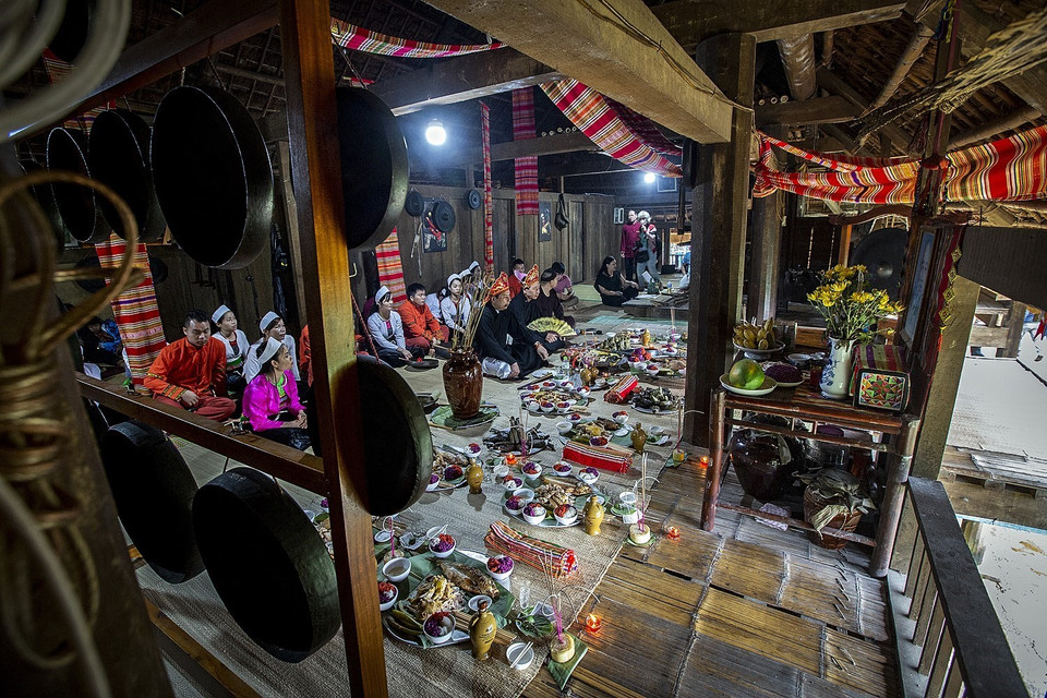 Mo Mường được thực hành trong các nghi lễ gắn với đời sống tín ngưỡng, nghi lễ vòng đời của người Mường. (Ảnh: Trọng Đạt/TTXVN)