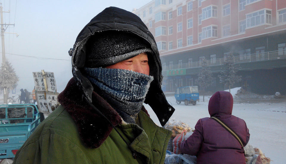 Băng giá che phủ khuôn mặt người đàn ông này.