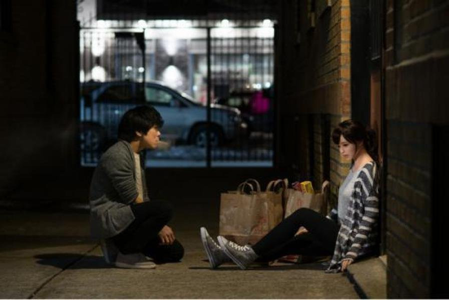 June Korea cho rằng dù chỉ là búp bê nhưng tình yêu của họ cũng cần có giận hờn, chiến tranh lạnh, khóc lóc. Bức hình này tái hiện lại cảnh cãi nhau giữa anh và người yêu cũ.