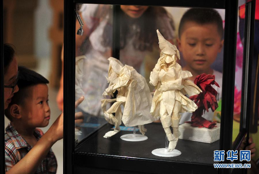 Triển lãm nghệ thuật xếp giấy diễn ra tại thành phố Vũ Hán, thủ phủ tỉnh Hồ Bắc, Trung Quốc ngày 20/6. (Nguồn: Xinhua)