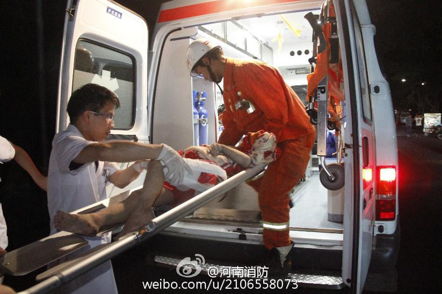 Cô bé được đưa đến bệnh viện. (Nguồn: Chinadaily)