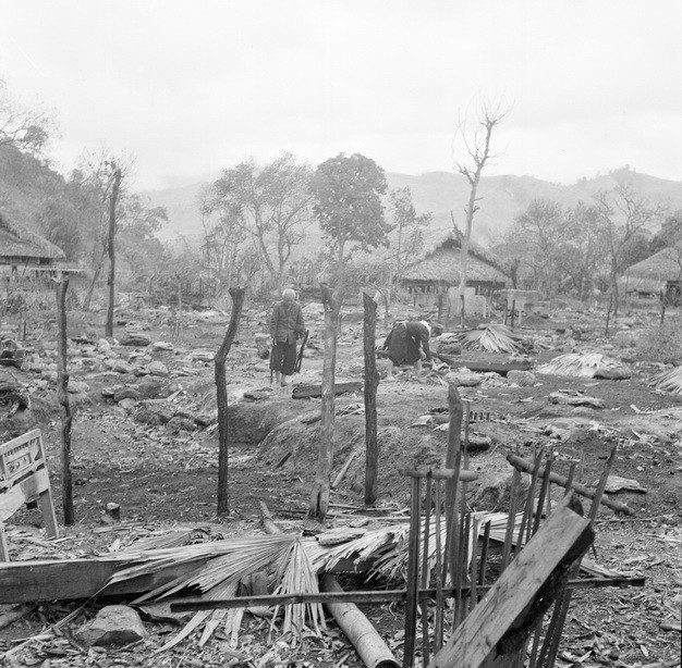 Cách đây 40 năm, rạng sáng 17/2/1979, toàn Đảng, toàn dân và toàn quân ta phải đương đầu với cuộc chiến tranh xâm lược trên toàn tuyến biên giới phía Bắc. Thực hiện Lệnh tổng động viên của Chủ tịch nước, quân và dân Việt Nam đã cầm súng, chiến đấu để bảo vệ từng tấc đất thiêng liêng của Tổ quốc. (Ảnh: Minh Lộc/TTXVN) 