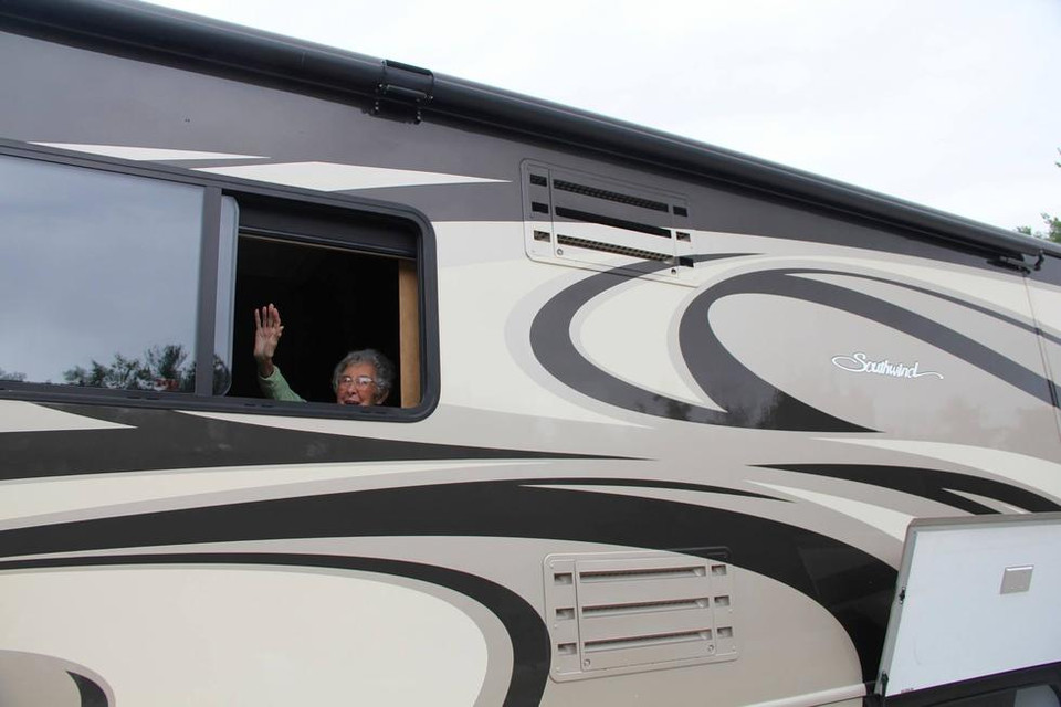 Bà Norma rất gầy nhưng từ tấm thân gầy gò đó lại phát ra nguồn năng lượng vô tận. Không có gì có thể cản trở những bước chân của bà.