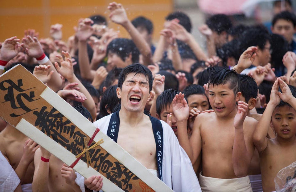 Nam giới Nhật Bản chỉ được mặc khố trong lễ hội này.