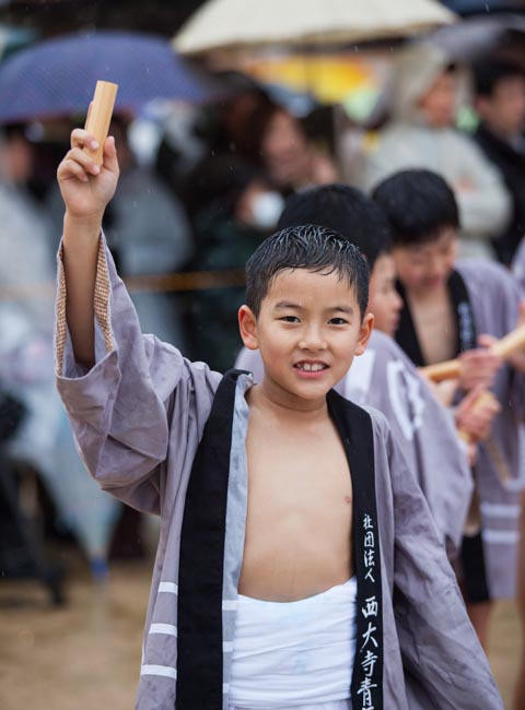 Cây gậy chỉ dài 20cm được người Nhật tin rằng sẽ mang đến may mắn cho ai bắt được.