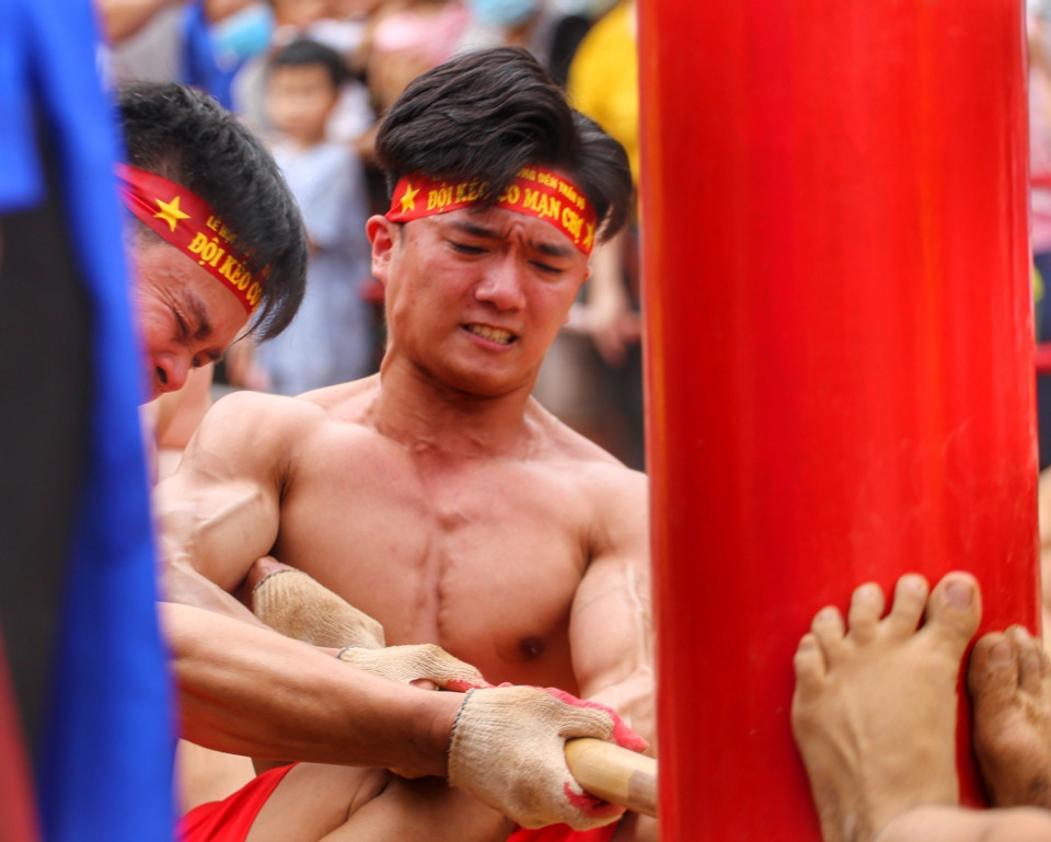 Sự cố gắng, quyết liệt mỗi hiệp kéo thể hiện rõ nét trên từng người tham gia kéo. (Ảnh: Tuấn Đức/TTXVN)