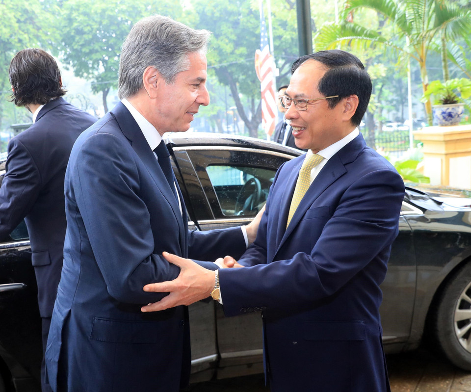Bộ trưởng Ngoại giao Bùi Thanh Sơn đón Bộ trưởng Ngoại giao Hoa Kỳ Antony Blinken. (Ảnh: Lâm Khánh/TTXVN)