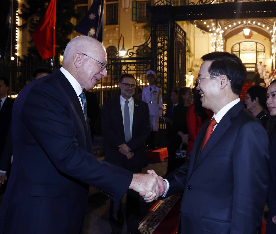 Chủ tịch nước Võ Văn Thưởng đón Toàn quyền Australia David Hurley và Phu nhân tới dự tiệc chiêu đãi chào mừng. (Ảnh: Thống Nhất/TTXVN)