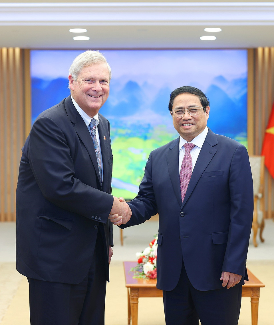 Thủ tướng Phạm Minh Chính tiếp Bộ trưởng Nông nghiệp Hoa Kỳ Thomas Vilsack. (Ảnh: Dương Giang/TTXVN)
