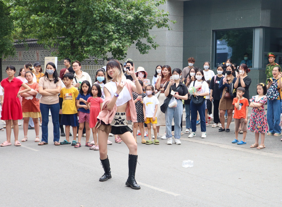 Tiết mục nhảy K-pop tại Lễ hội. (Ảnh: Nguyễn Thùy Dương/TTXVN phát)