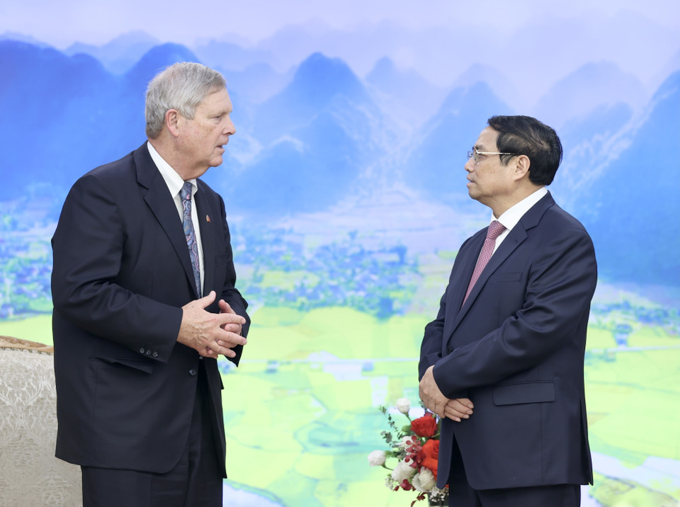 Thủ tướng Phạm Minh Chính tiếp Bộ trưởng Nông nghiệp Hoa Kỳ Thomas Vilsack. (Ảnh: Dương Giang/TTXVN)