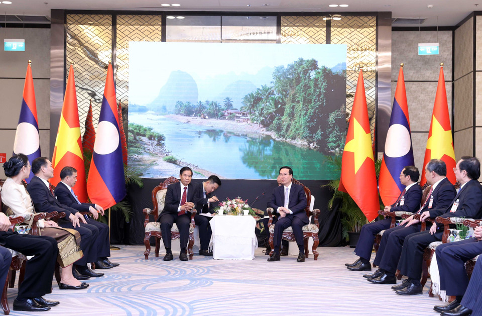 Chủ tịch nước Võ Văn Thưởng tiếp Chủ tịch Ủy ban Trung ương Mặt trận Lào xây dựng đất nước Sinlavong Khoutphaythoune. (Ảnh: Thống Nhất/TTXVN)