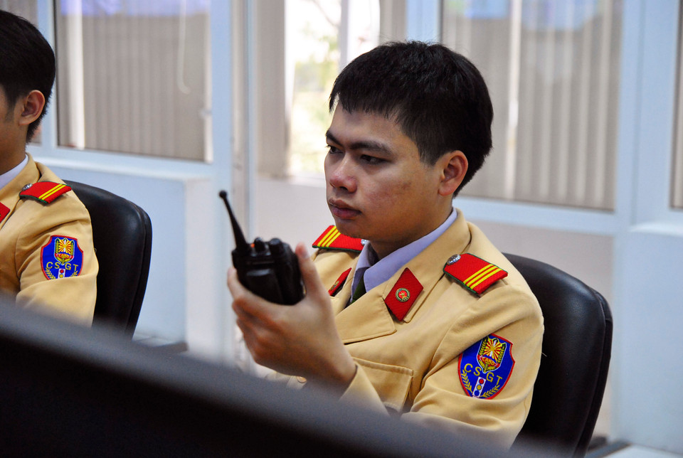Mỗi khi có trường hợp vi phạm, đội chỉ huy sẽ thông báo tới các đội cảnh sát giao thông đang làm việc trực tiếp trên tuyến phố để kịp thời xử lý vi phạm, nếu người vi phạm yêu cầu bắng chứng, hình ảnh vi phạm sẽ lập tức được chuyển tới smartphone của cán bộ chiến sỹ đang xử lý