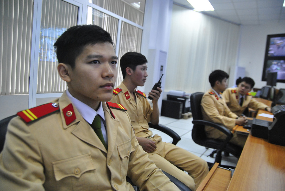 Mỗi kíp trực có ít nhất 6 chiến sỹ, được chia thành nhóm 2 chiến sỹ, 1 quan sát, 1 thông tin qua bộ đàm