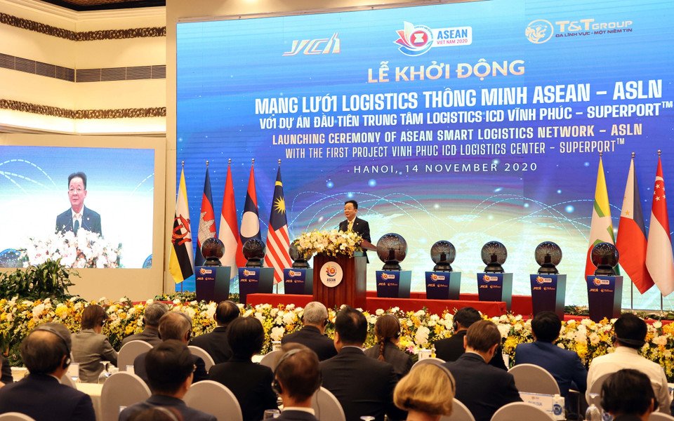 Chủ tịch Hội đổng quản trị, kiêm Tổng giám đốc T&amp;T Đỗ Quang Hiển phát biểu tại Lễ khởi động Mạng lưới Logistics thông minh ASEAN - ASLN. (Ảnh: Thống Nhất/TTXVN)