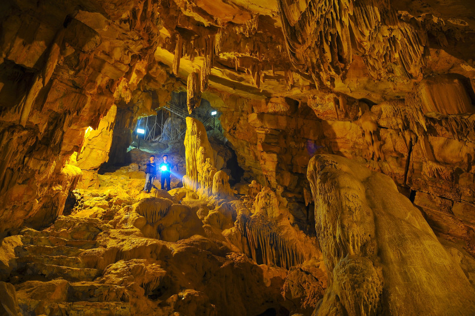 Động Vái Giời thuộc xã Ninh Hải, huyện Hoa Lư (Ninh Bình) nằm trên ngọn núi cao trong Khu Du Lịch Sinh Thái Thung Nham. (Ảnh: Minh Đức/TTXVN)